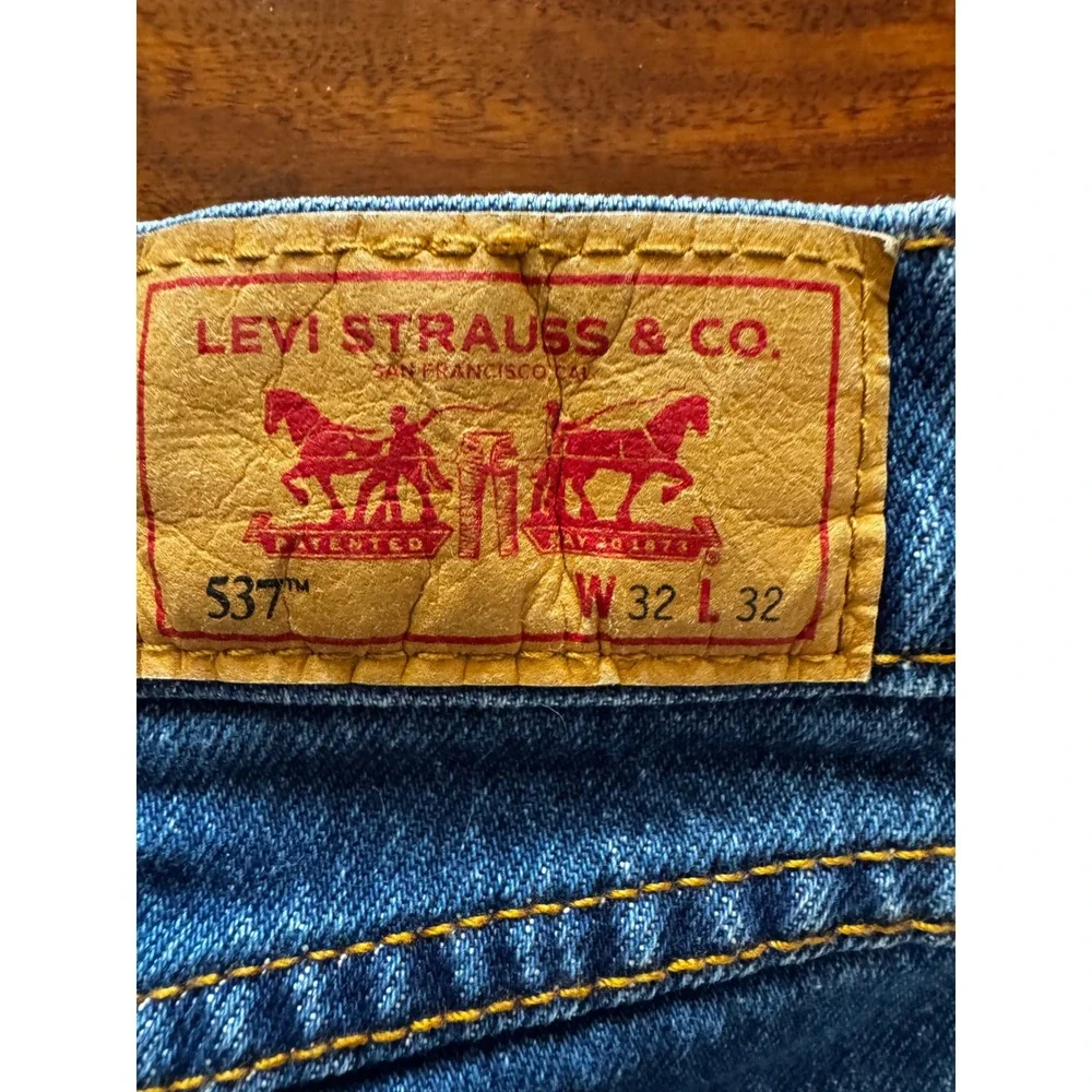 Levis levi 537